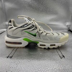 Nike Air Max Plus TN Size 10.5 DN6997-100, White-Black Sneakers Shoes #1